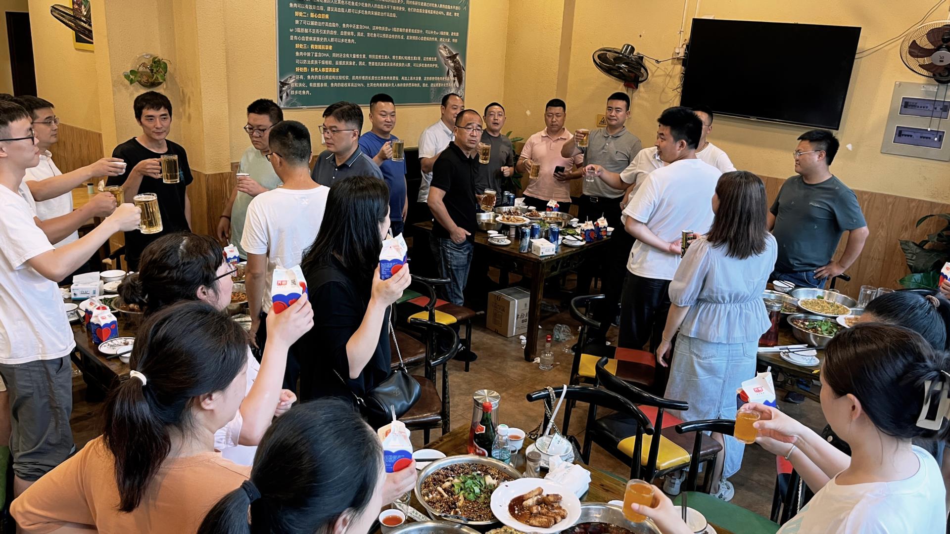 涵源環(huán)保年中總結(jié)會(huì)