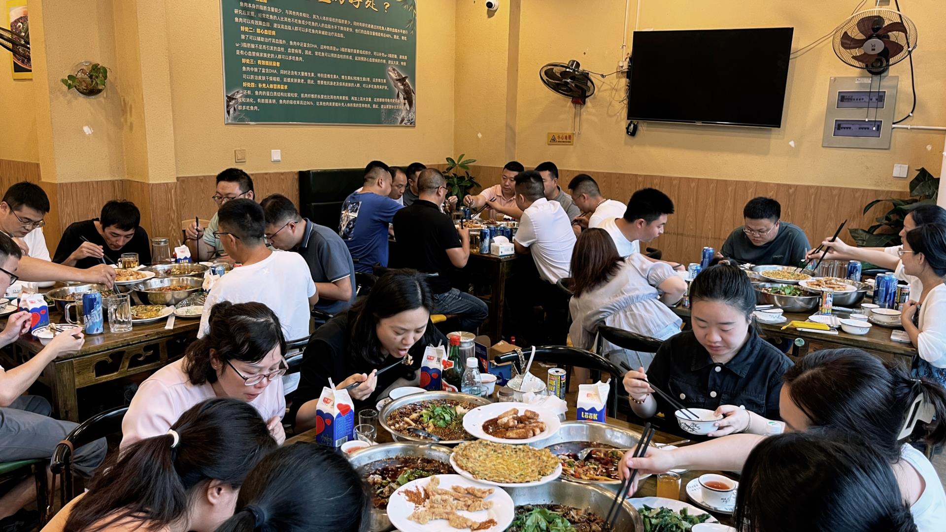 涵源環(huán)保年中總結(jié)會(huì)