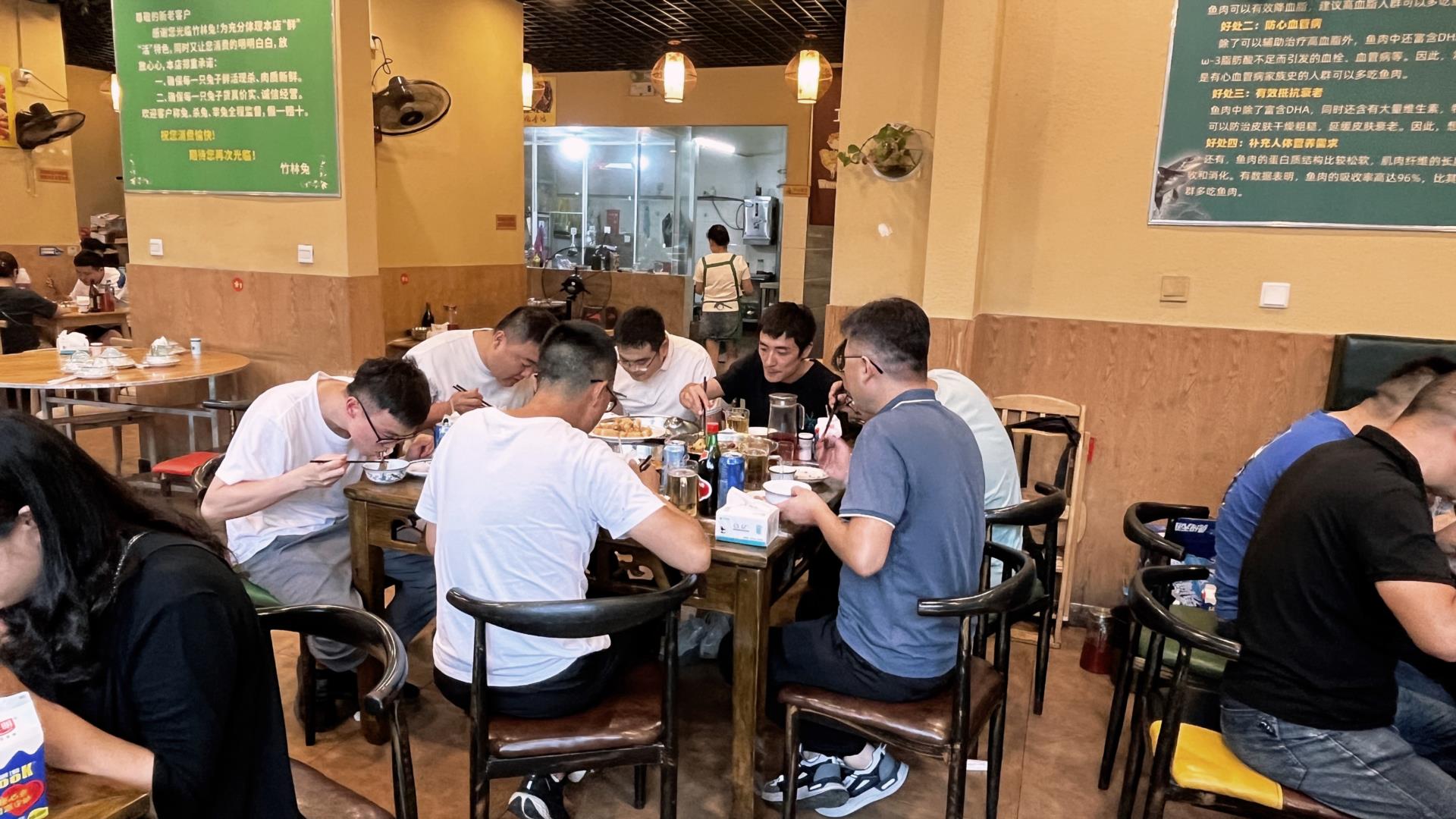 涵源環(huán)保年中總結(jié)會(huì)